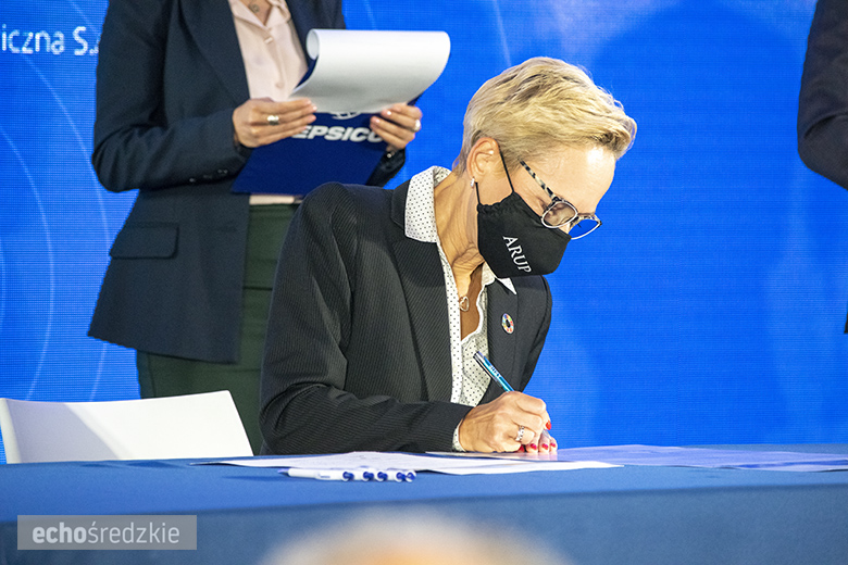 Wbudowanie kamienia węgielnego pod budowę zakładu Frito Lay w miejscowości Święte