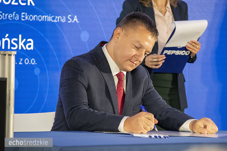 Wbudowanie kamienia węgielnego pod budowę zakładu Frito Lay w miejscowości Święte