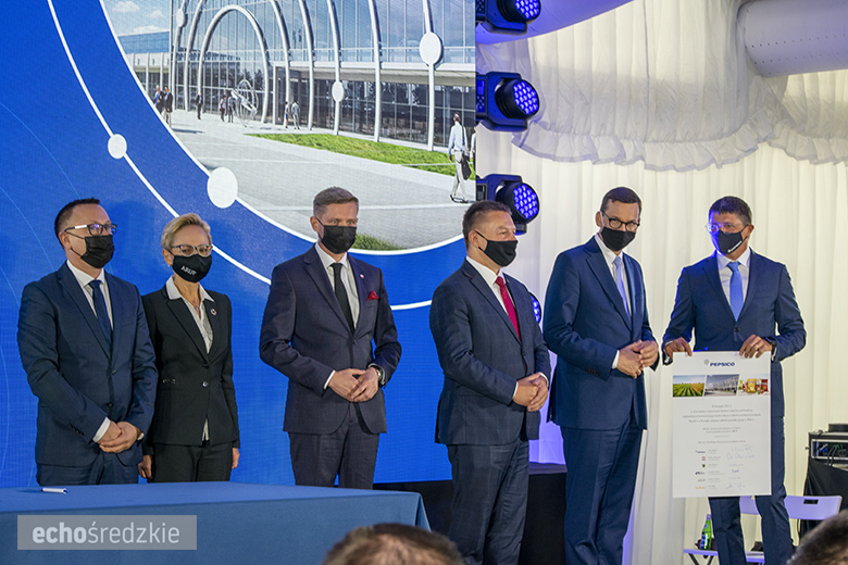 Wbudowanie kamienia węgielnego pod budowę zakładu Frito Lay w miejscowości Święte