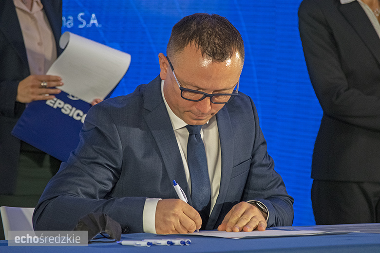 Wbudowanie kamienia węgielnego pod budowę zakładu Frito Lay w miejscowości Święte