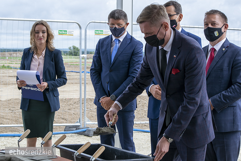 Wbudowanie kamienia węgielnego pod budowę zakładu Frito Lay w miejscowości Święte