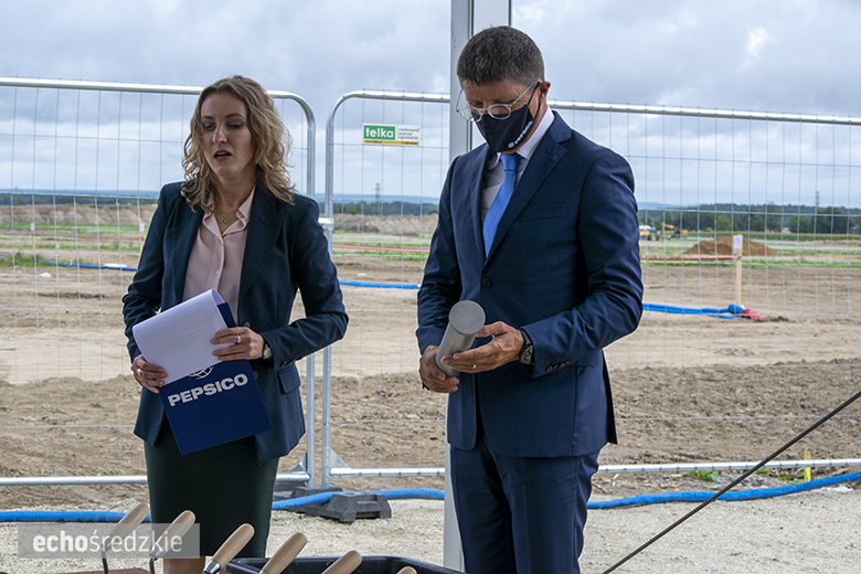 Wbudowanie kamienia węgielnego pod budowę zakładu Frito Lay w miejscowości Święte