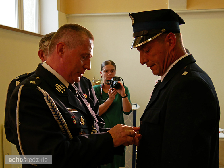 Uroczyste wręczenie odznaczeń podczas świętowania 75-lecia OSP w gminie Malczyce