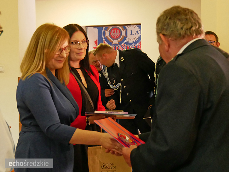 Uroczyste wręczenie odznaczeń podczas świętowania 75-lecia OSP w gminie Malczyce