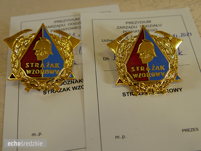 Uroczyste wręczenie odznaczeń podczas świętowania 75-lecia OSP w gminie Malczyce