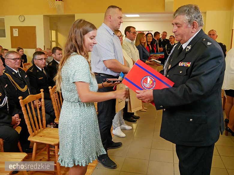 Uroczyste wręczenie odznaczeń podczas świętowania 75-lecia OSP w gminie Malczyce