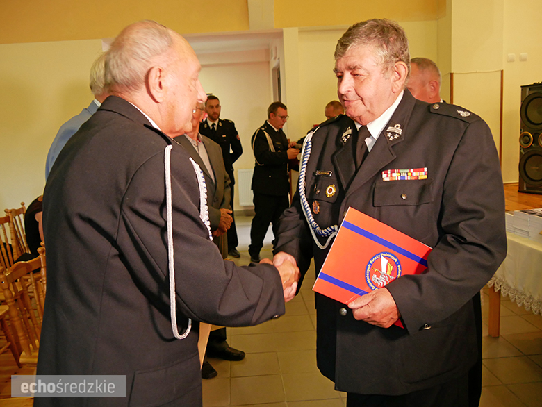 Uroczyste wręczenie odznaczeń podczas świętowania 75-lecia OSP w gminie Malczyce