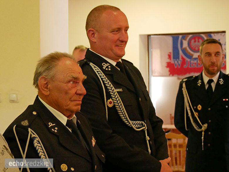 Uroczyste wręczenie odznaczeń podczas świętowania 75-lecia OSP w gminie Malczyce