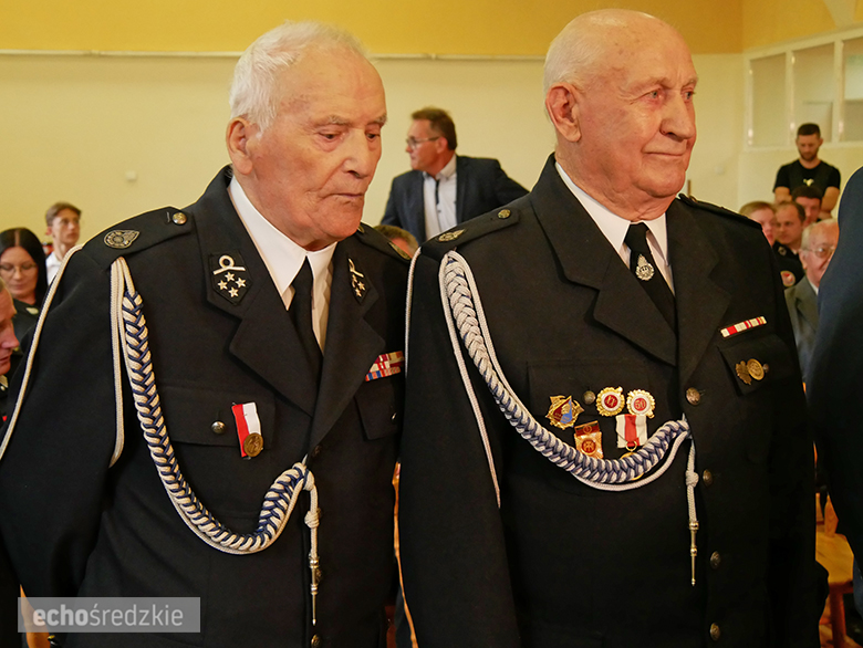 Uroczyste wręczenie odznaczeń podczas świętowania 75-lecia OSP w gminie Malczyce