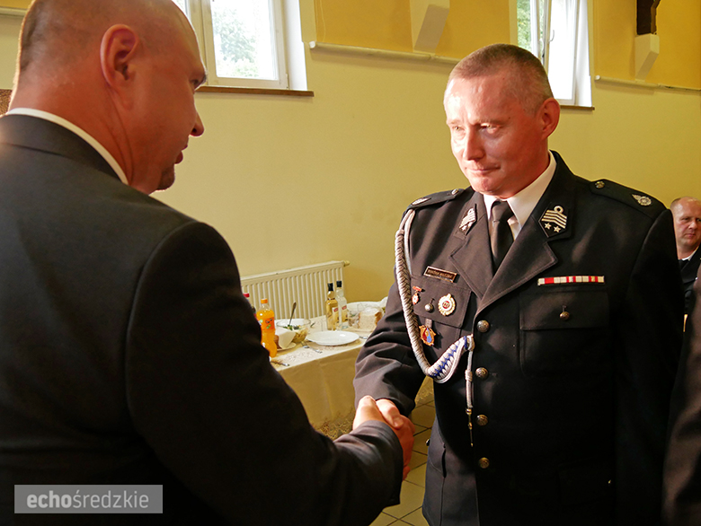 Uroczyste wręczenie odznaczeń podczas świętowania 75-lecia OSP w gminie Malczyce