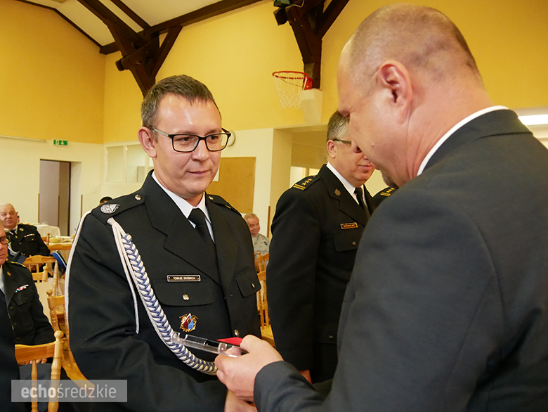 Uroczyste wręczenie odznaczeń podczas świętowania 75-lecia OSP w gminie Malczyce