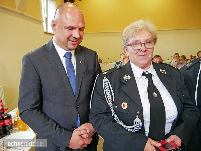 Uroczyste wręczenie odznaczeń podczas świętowania 75-lecia OSP w gminie Malczyce