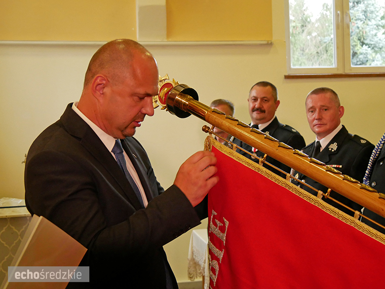 Uroczyste wręczenie odznaczeń podczas świętowania 75-lecia OSP w gminie Malczyce