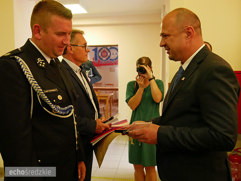 Uroczyste wręczenie odznaczeń podczas świętowania 75-lecia OSP w gminie Malczyce