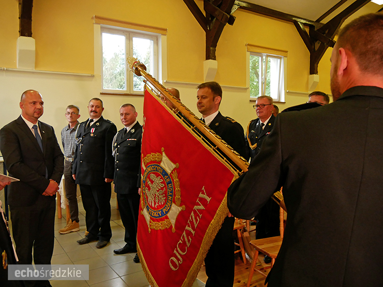 Uroczyste wręczenie odznaczeń podczas świętowania 75-lecia OSP w gminie Malczyce