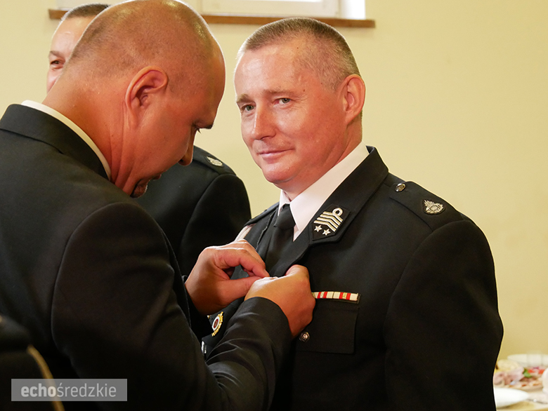 Uroczyste wręczenie odznaczeń podczas świętowania 75-lecia OSP w gminie Malczyce