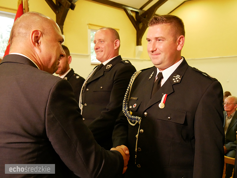 Uroczyste wręczenie odznaczeń podczas świętowania 75-lecia OSP w gminie Malczyce