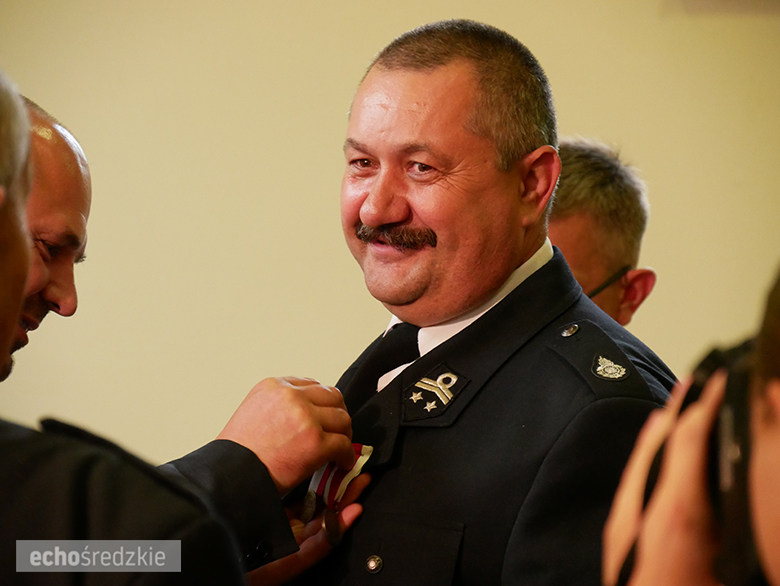 Uroczyste wręczenie odznaczeń podczas świętowania 75-lecia OSP w gminie Malczyce