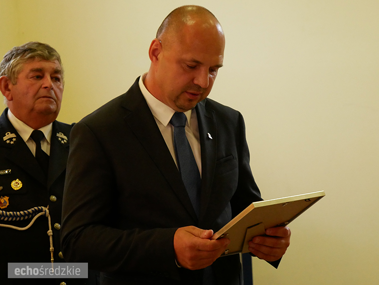 Uroczyste wręczenie odznaczeń podczas świętowania 75-lecia OSP w gminie Malczyce