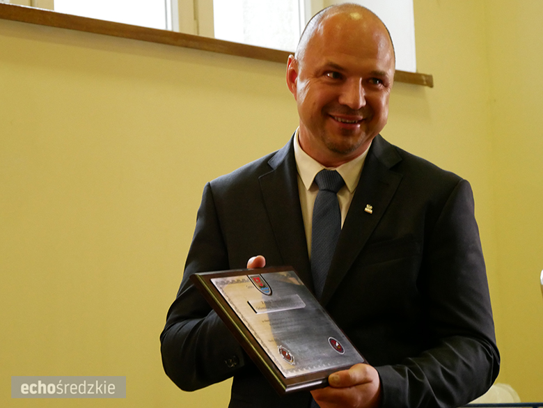 Uroczyste wręczenie odznaczeń podczas świętowania 75-lecia OSP w gminie Malczyce