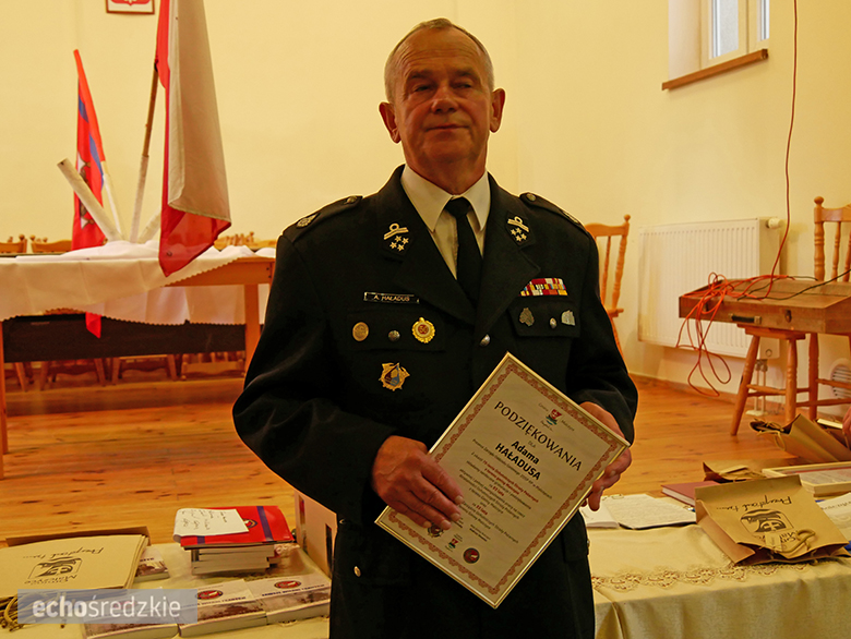 Uroczyste wręczenie odznaczeń podczas świętowania 75-lecia OSP w gminie Malczyce