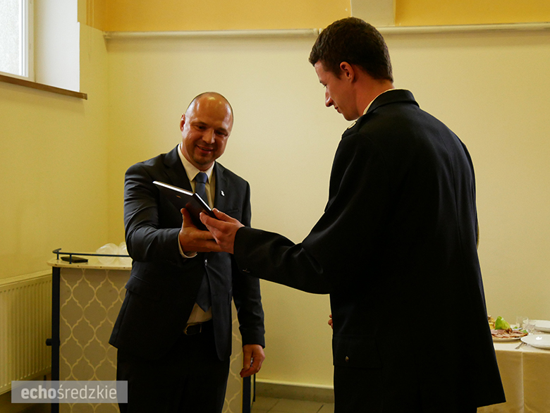 Uroczyste wręczenie odznaczeń podczas świętowania 75-lecia OSP w gminie Malczyce