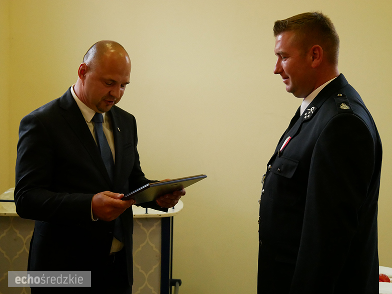 Uroczyste wręczenie odznaczeń podczas świętowania 75-lecia OSP w gminie Malczyce