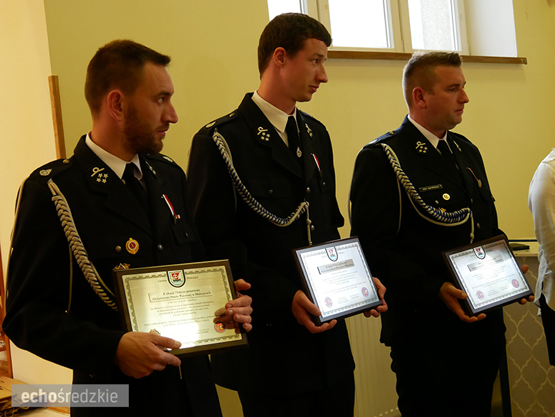 Uroczyste wręczenie odznaczeń podczas świętowania 75-lecia OSP w gminie Malczyce