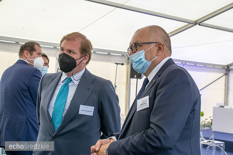 Wbudowanie kamienia węgielnego pod budowę firmy Persan Polska