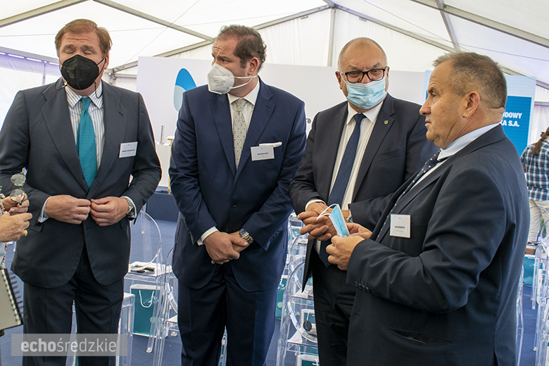 Wbudowanie kamienia węgielnego pod budowę firmy Persan Polska