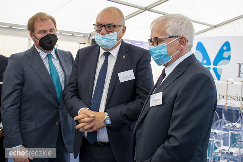 Wbudowanie kamienia węgielnego pod budowę firmy Persan Polska