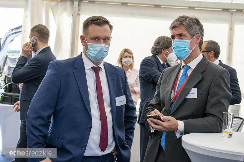 Wbudowanie kamienia węgielnego pod budowę firmy Persan Polska