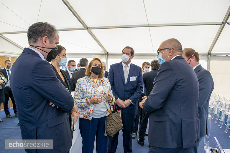 Wbudowanie kamienia węgielnego pod budowę firmy Persan Polska