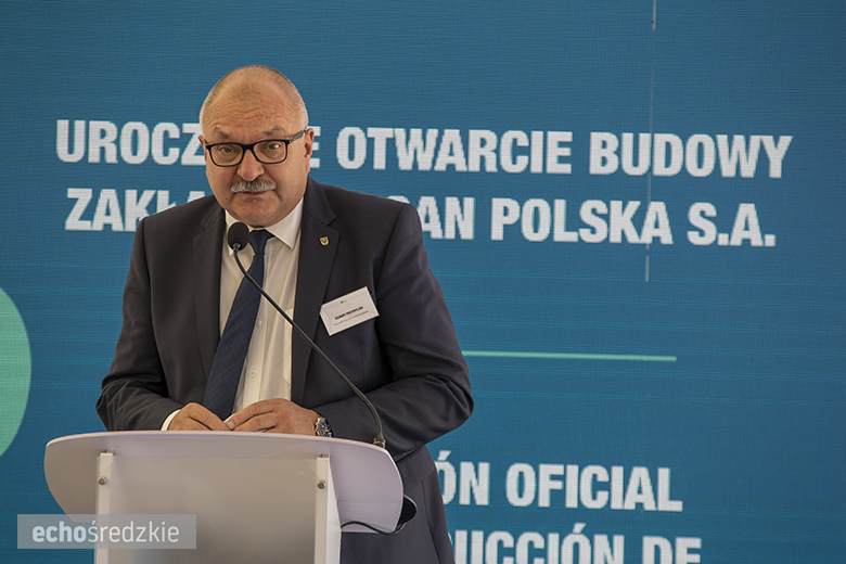 Wbudowanie kamienia węgielnego pod budowę firmy Persan Polska