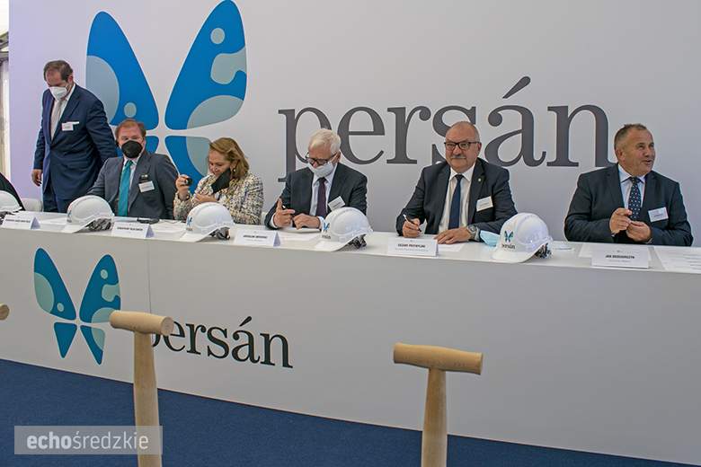 Wbudowanie kamienia węgielnego pod budowę firmy Persan Polska