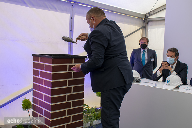 Wbudowanie kamienia węgielnego pod budowę firmy Persan Polska