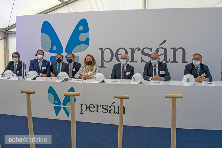 Wbudowanie kamienia węgielnego pod budowę firmy Persan Polska