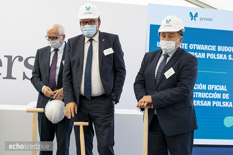 Wbudowanie kamienia węgielnego pod budowę firmy Persan Polska