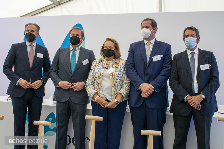 Wbudowanie kamienia węgielnego pod budowę firmy Persan Polska