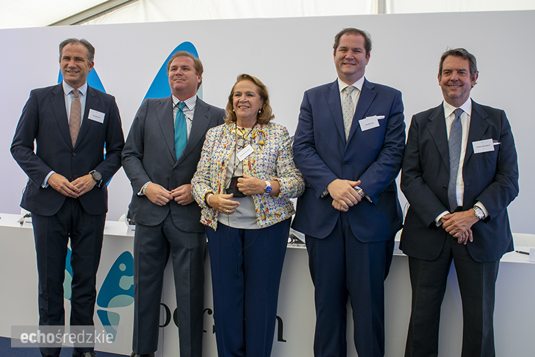 Wbudowanie kamienia węgielnego pod budowę firmy Persan Polska