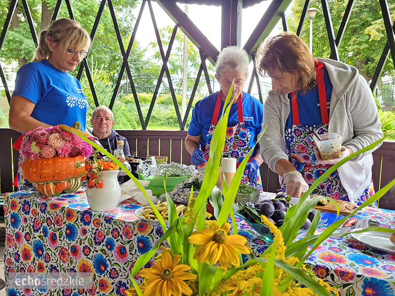 6 zespołów przygotowywało sałatkę z kurczaka