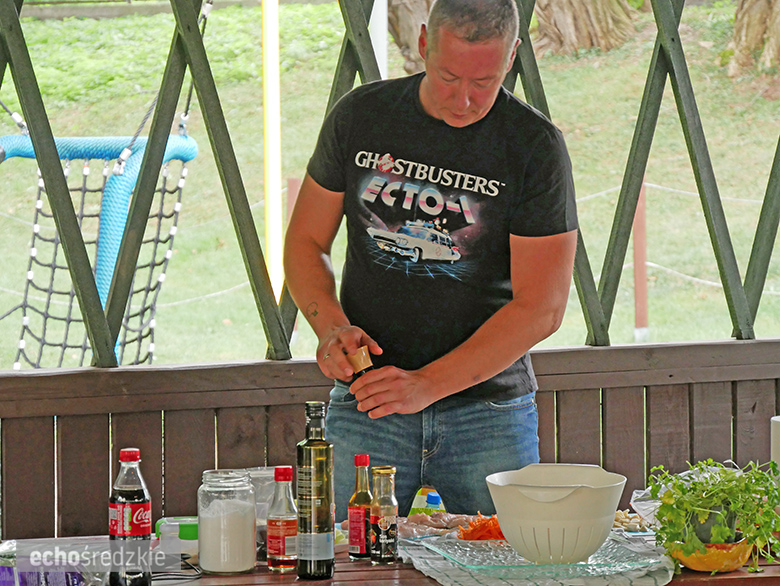 6 zespołów przygotowywało sałatkę z kurczaka