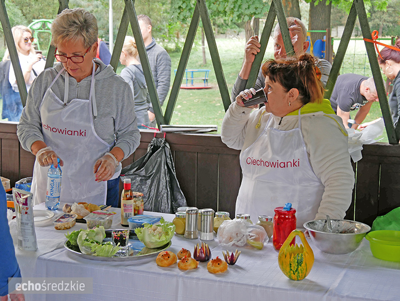 6 zespołów przygotowywało sałatkę z kurczaka