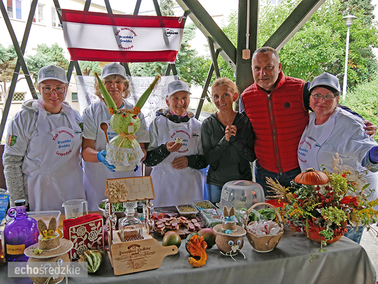 6 zespołów przygotowywało sałatkę z kurczaka