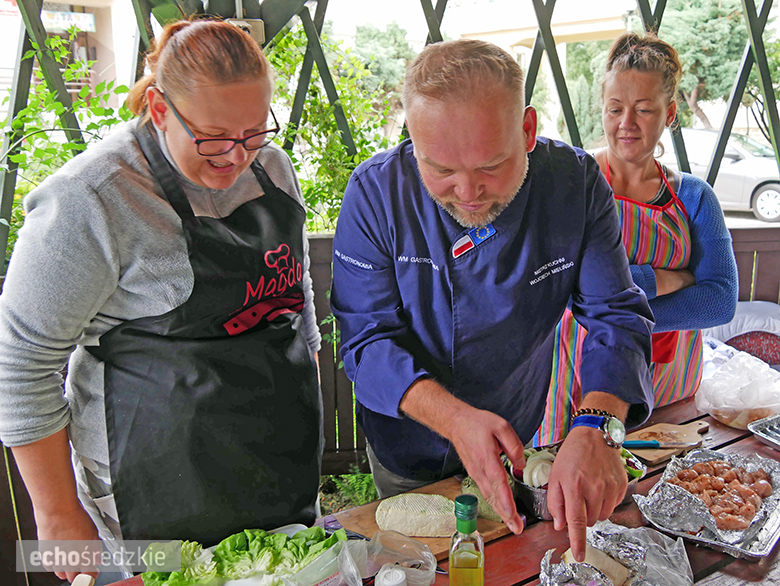 6 zespołów przygotowywało sałatkę z kurczaka