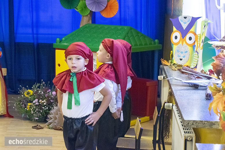 Przedstawienie "Królewna Śnieżka" w wykonaniu najstarszej grupy