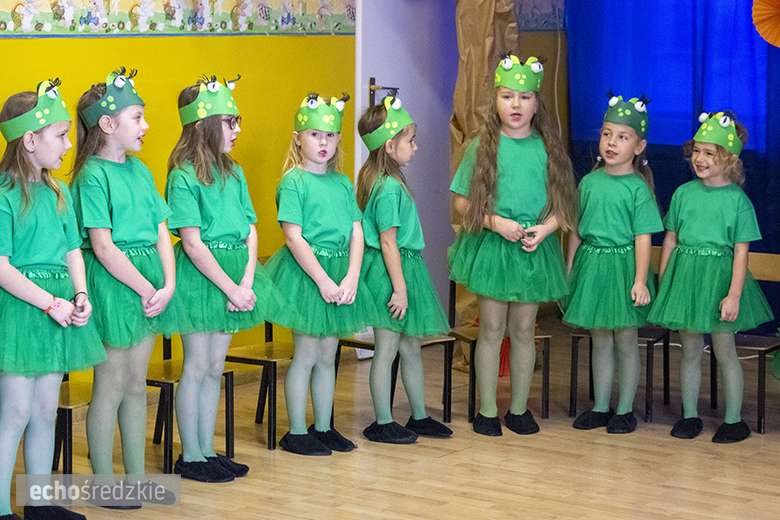 Przedstawienie "Królewna Śnieżka" w wykonaniu najstarszej grupy