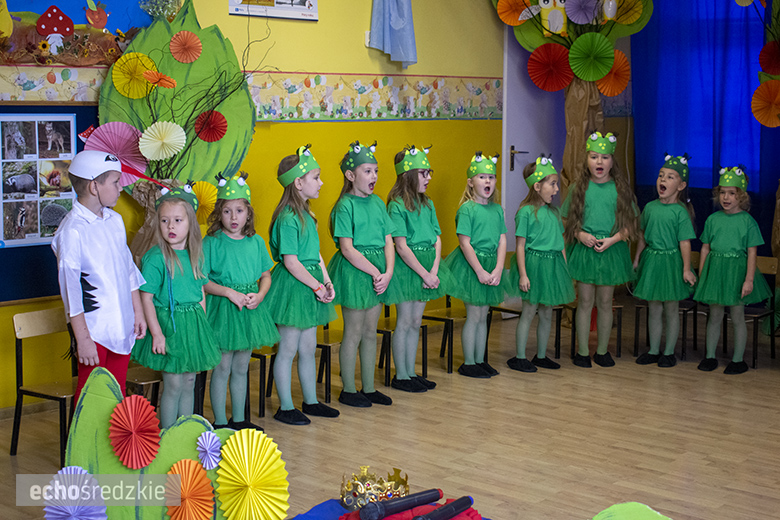 Przedstawienie "Królewna Śnieżka" w wykonaniu najstarszej grupy
