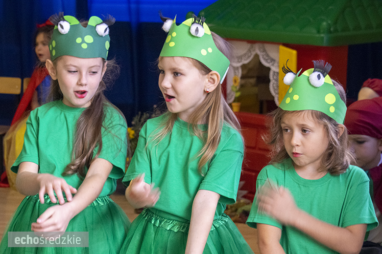 Przedstawienie "Królewna Śnieżka" w wykonaniu najstarszej grupy