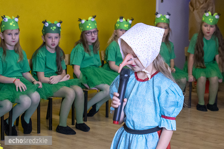 Przedstawienie "Królewna Śnieżka" w wykonaniu najstarszej grupy